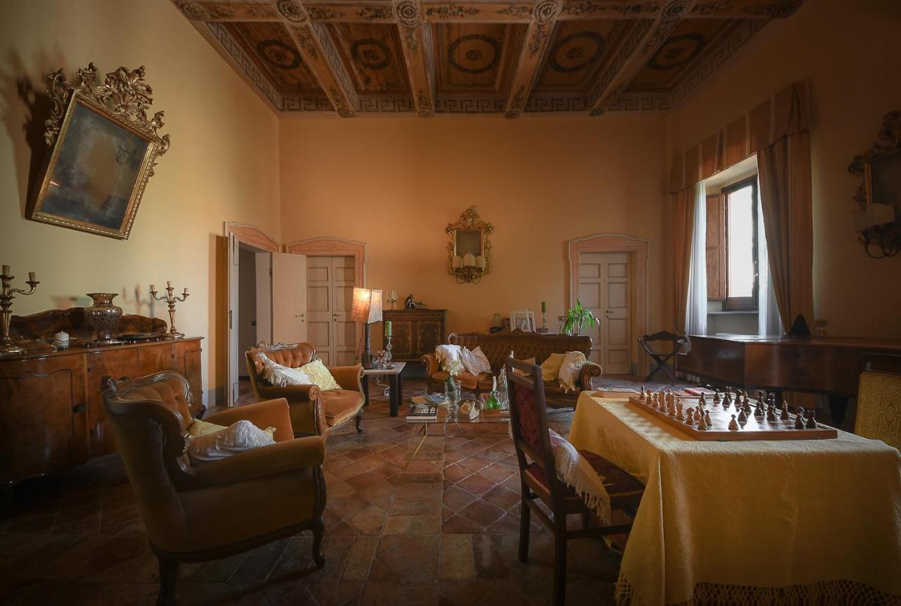 Palazzo Bonfranceschi Bed & Breakfast Belforte del Chienti Exterior photo
